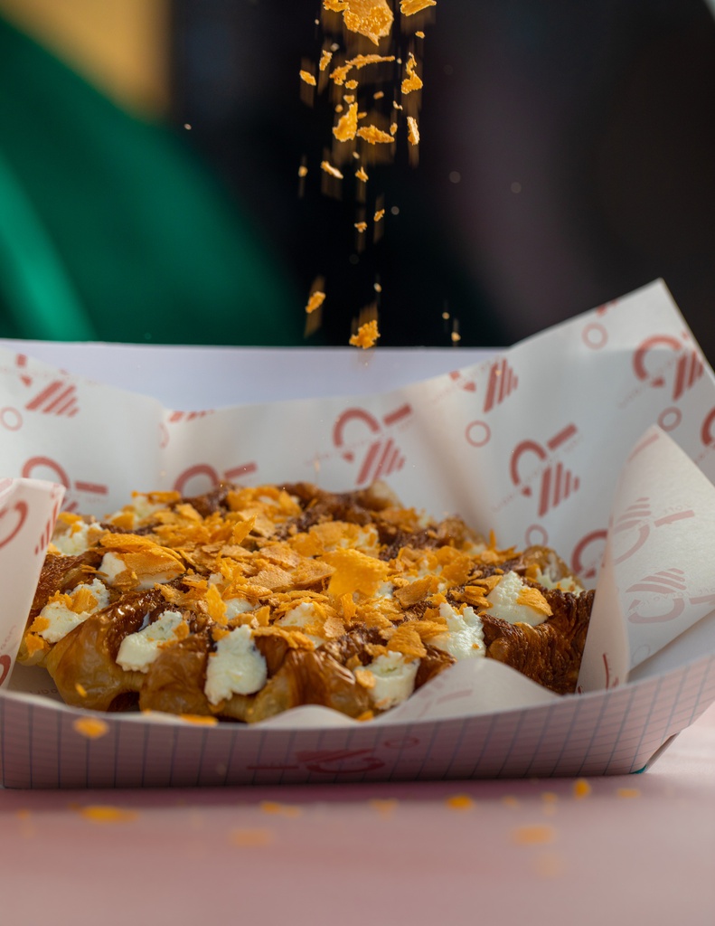 Croffle Philadelphia and honey